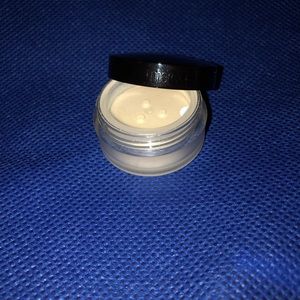 Translucent powder